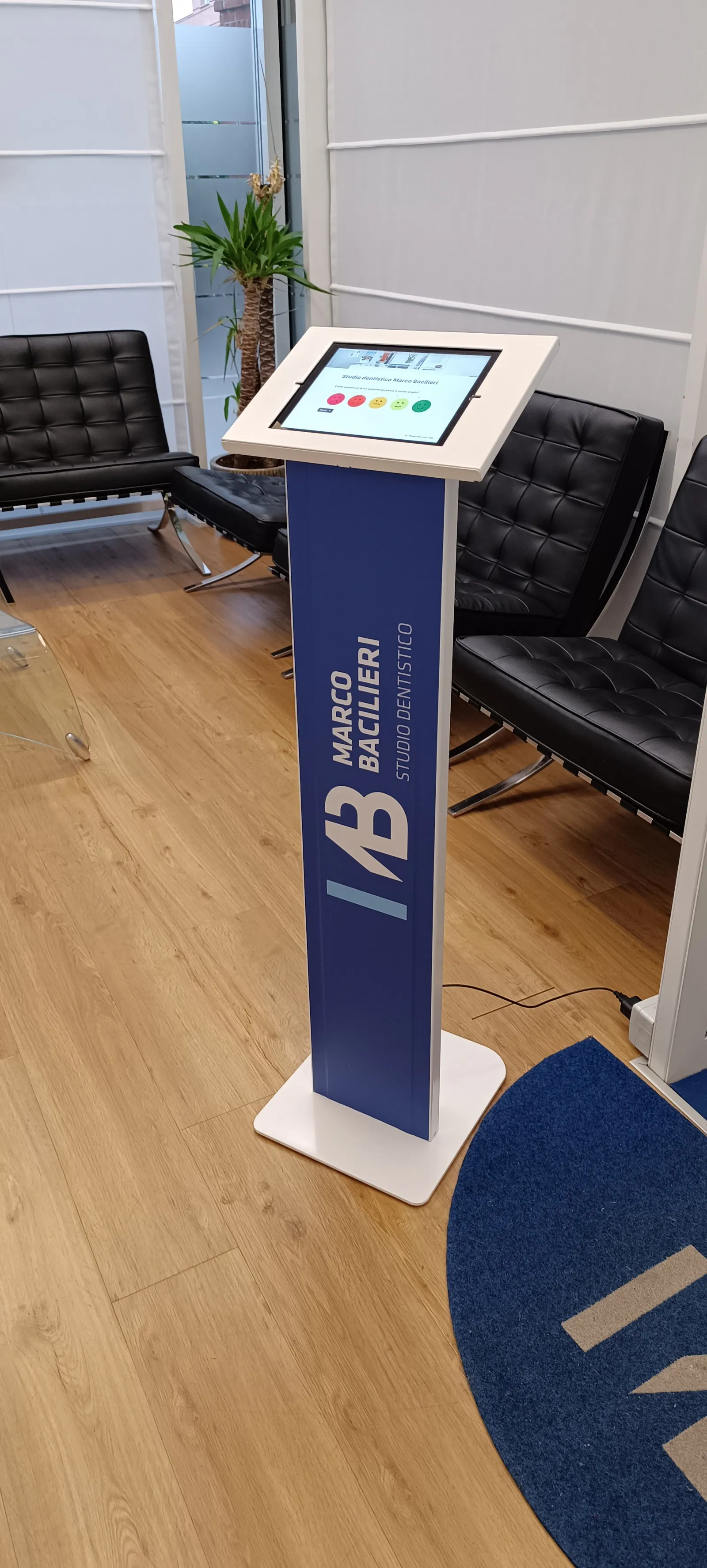 Totem interattivo personalizzato installato